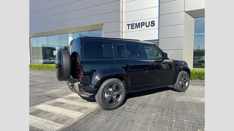 2025 SKLADOVÉ VOZIDLÁ Land Rover Defender 110 Santorini Black NEW LAND ROVER DEFENDER 3.0 300K