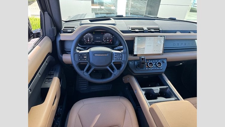 2025 SKLADOVÉ VOZIDLÁ Land Rover Defender 110 Santorini Black NEW LAND ROVER DEFENDER 3.0 300K