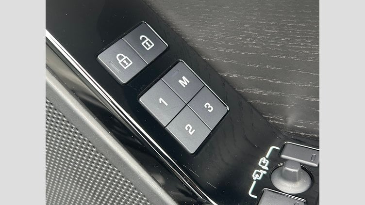 2024 認定中古車 Land Rover Range Rover Velar サントリーニブラック D200（ディーゼル） Dynamic SE