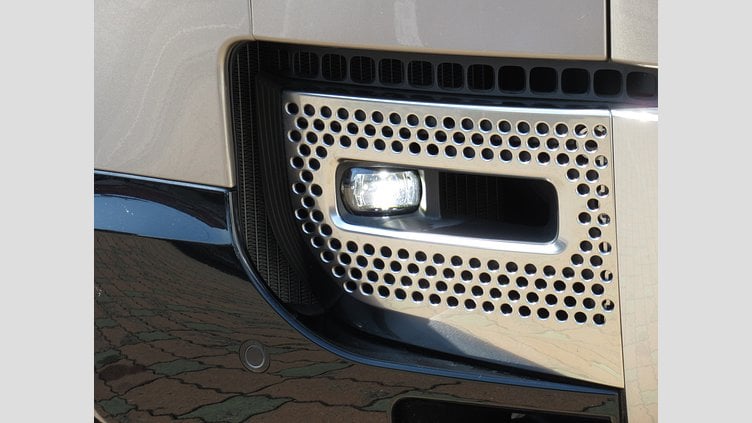 2023 認定中古車 Land Rover Defender 110 ランタオブロンズ P300 AWD（AT） SE