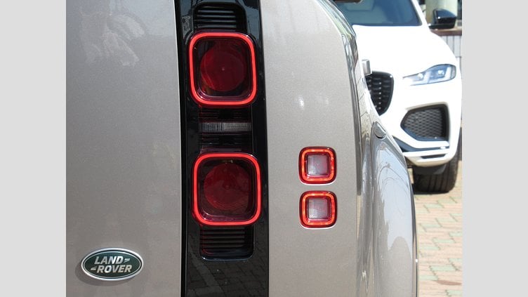 2023 認定中古車 Land Rover Defender 110 ランタオブロンズ P300 AWD（AT） SE