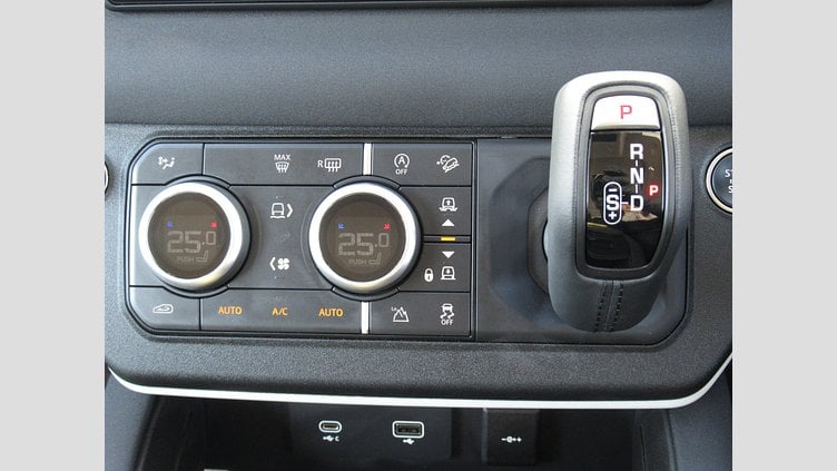 2023 認定中古車 Land Rover Defender 110 ランタオブロンズ P300 AWD（AT） SE