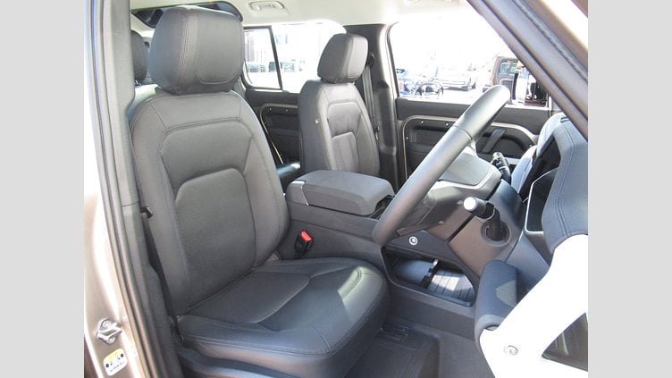 2023 認定中古車 Land Rover Defender 110 ランタオブロンズ P300 AWD（AT） SE
