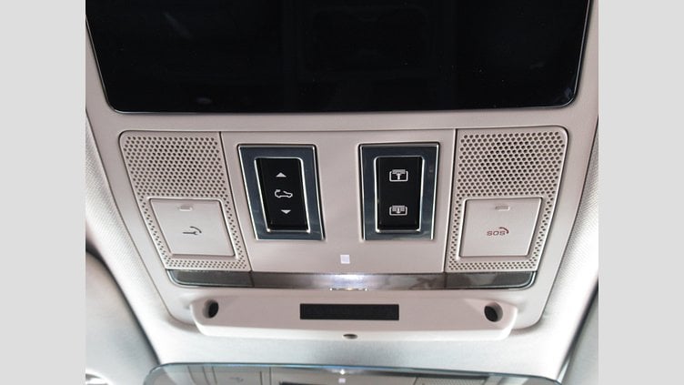 2023 認定中古車 Land Rover Defender 110 ランタオブロンズ P300 AWD（AT） SE