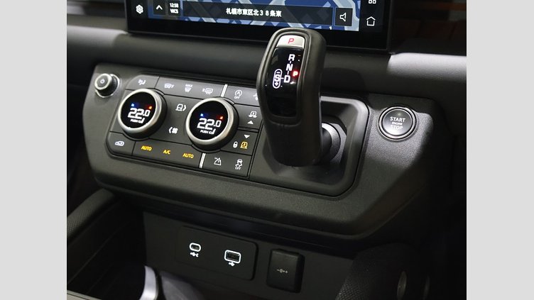 2024 認定中古車 Land Rover Defender 90 サントリーニブラック P525 AWD (AT) V8