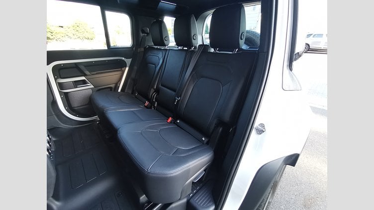 2024 認定中古車 Land Rover Defender 110 フジホワイト P300 AWD（AT） SE