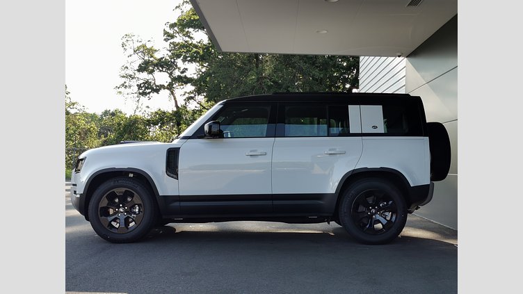 2024 認定中古車 Land Rover Defender 110 フジホワイト P300 AWD（AT） SE