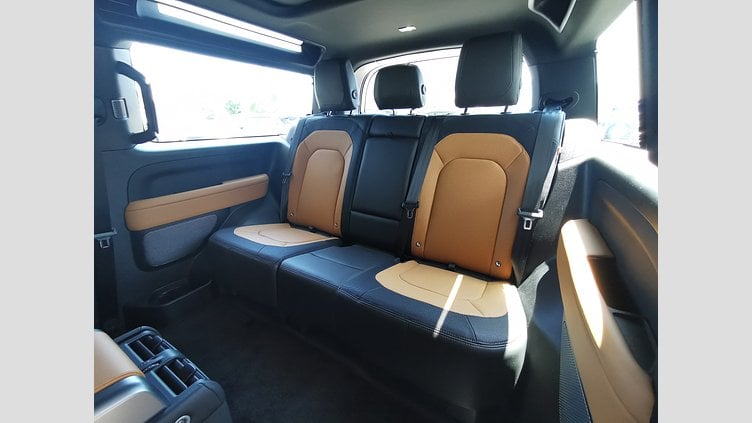 2024 認定中古車 Land Rover Defender 90 ハクバシルバー D300 AWD（AT） X-DYNAMIC HSE