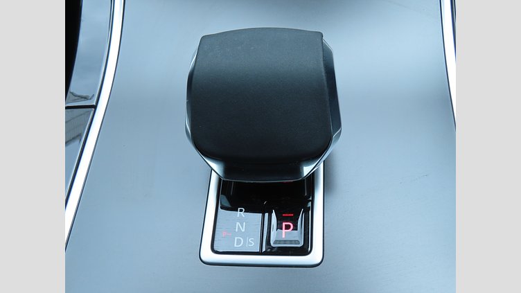 2024 認定中古車 Land Rover Range Rover Evoque サントリーニブラック P300eプラグインハイブリッド（ガソリン） スタンダードホイールベース DYNAMIC HSE