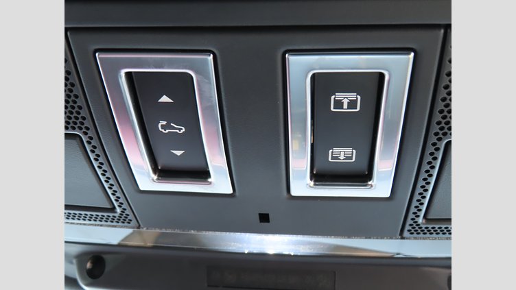 2024 認定中古車 Land Rover Range Rover Evoque サントリーニブラック P300eプラグインハイブリッド（ガソリン） スタンダードホイールベース DYNAMIC HSE