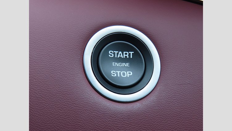 2024 認定中古車 Land Rover Range Rover Evoque サントリーニブラック P300eプラグインハイブリッド（ガソリン） スタンダードホイールベース DYNAMIC HSE