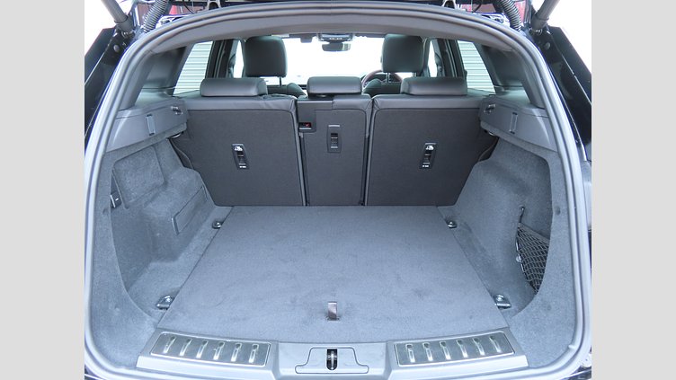 2024 認定中古車 Land Rover Range Rover Evoque サントリーニブラック P300eプラグインハイブリッド（ガソリン） スタンダードホイールベース DYNAMIC HSE
