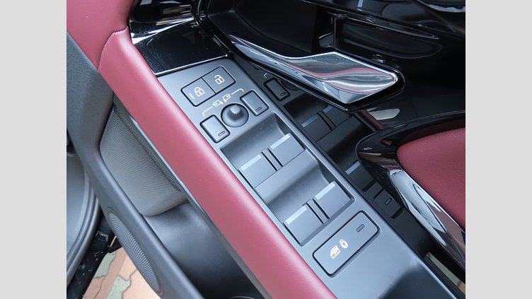 2024 認定中古車 Land Rover Range Rover Evoque サントリーニブラック P300eプラグインハイブリッド（ガソリン） スタンダードホイールベース DYNAMIC HSE