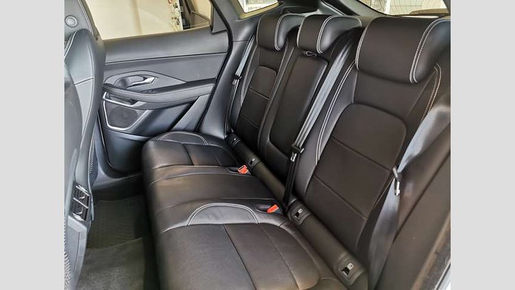 2019 認定中古車 Jaguar E-Pace ユーロンホワイト P200 オートマチック全輪駆動 R-DYNAMIC S