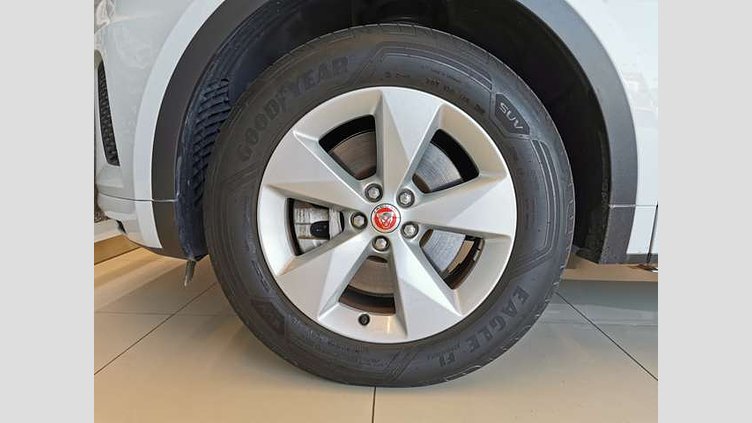2019 認定中古車 Jaguar E-Pace ユーロンホワイト P200 オートマチック全輪駆動 R-DYNAMIC S
