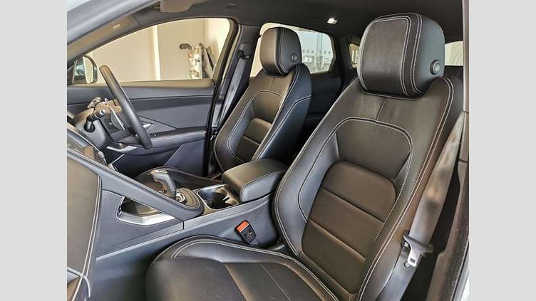 2019 認定中古車 Jaguar E-Pace ユーロンホワイト P200 オートマチック全輪駆動 R-DYNAMIC S