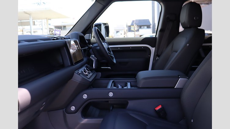 2024 認定中古車 Land Rover Defender 130 フジホワイト D300 AWD（AT） OUTBOUND
