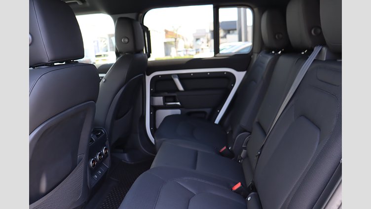 2024 認定中古車 Land Rover Defender 130 フジホワイト D300 AWD（AT） OUTBOUND