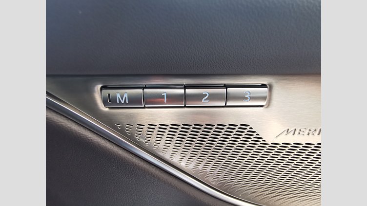 2024 認定中古車 Jaguar F-Pace アイガーグレイ P550 AWD（オートマチック） SVR