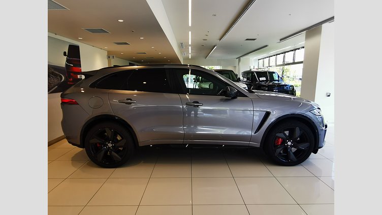 2024 認定中古車 Jaguar F-Pace アイガーグレイ P550 AWD（オートマチック） SVR