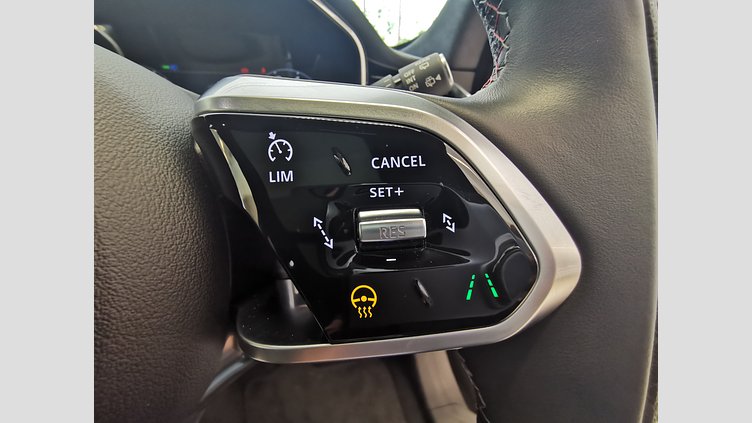 2024 認定中古車 Jaguar F-Pace アイガーグレイ P550 AWD（オートマチック） SVR