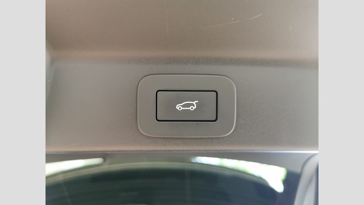 2024 認定中古車 Jaguar F-Pace アイガーグレイ P550 AWD（オートマチック） SVR