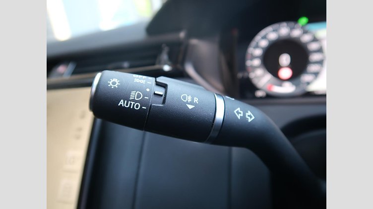 2025 認定中古車 Land Rover Range Rover Velar オストゥーニパールホワイト D200マイルドハイブリッド（ディーゼル） スタンダードホイールベース Dynamic SE
