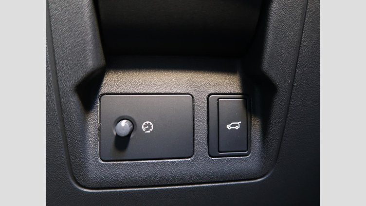 2025 認定中古車 Land Rover Range Rover Velar オストゥーニパールホワイト D200マイルドハイブリッド（ディーゼル） スタンダードホイールベース Dynamic SE