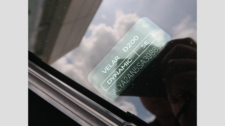 2025 認定中古車 Land Rover Range Rover Velar オストゥーニパールホワイト D200マイルドハイブリッド（ディーゼル） スタンダードホイールベース Dynamic SE