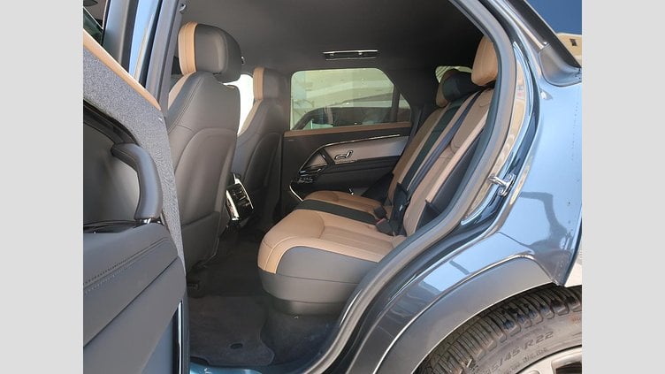 2024 認定中古車 Land Rover Range Rover Sport カルパチアングレイ D300マイルドハイブリッド スタンダードホイールベース Dynamic SE