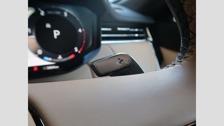 2024 認定中古車 Land Rover Range Rover Sport カルパチアングレイ D300マイルドハイブリッド スタンダードホイールベース Dynamic SE