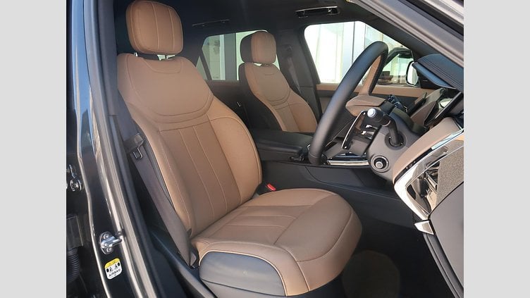 2024 認定中古車 Land Rover Range Rover Sport カルパチアングレイ D300マイルドハイブリッド スタンダードホイールベース Dynamic SE