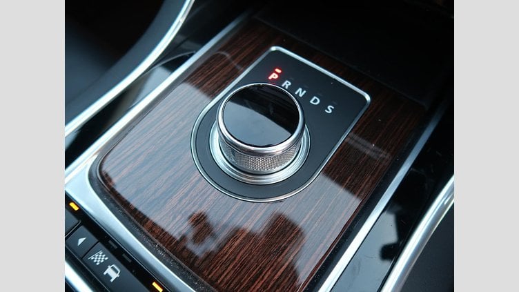 2016 認定中古車 Jaguar XE Yulong White 水冷直列4気筒 DOHC
ターボチャージャー プレステージ