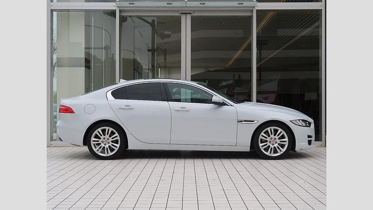 2016 認定中古車 Jaguar XE Yulong White 水冷直列4気筒 DOHC
ターボチャージャー プレステージ