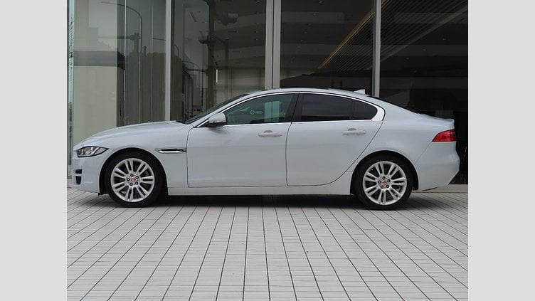 2016 認定中古車 Jaguar XE Yulong White 水冷直列4気筒 DOHC
ターボチャージャー プレステージ