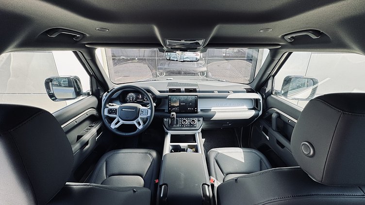2025 SKLADOVÉ VOZIDLÁ Land Rover Defender 110 Silicon Silver D250 D250 X-Dynamic SE