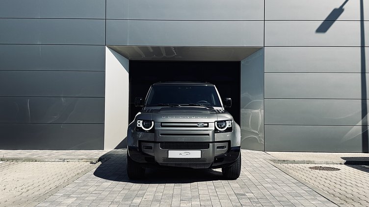2025 SKLADOVÉ VOZIDLÁ Land Rover Defender 110 Silicon Silver D250 D250 X-Dynamic SE