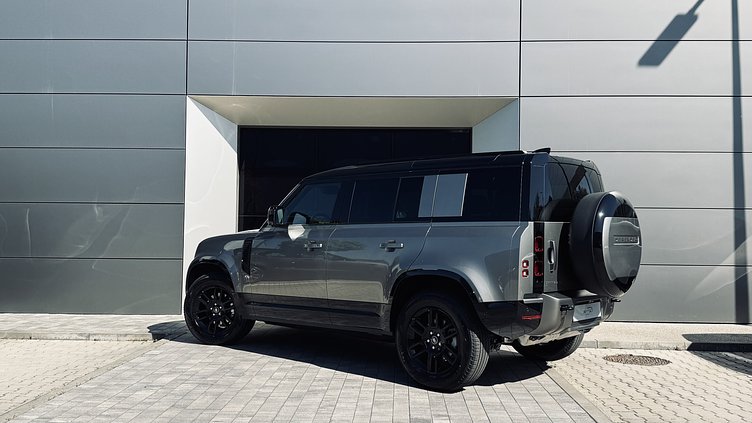 2025 SKLADOVÉ VOZIDLÁ Land Rover Defender 110 Silicon Silver D250 D250 X-Dynamic SE