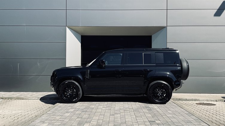 2025 SKLADOVÉ VOZIDLÁ Land Rover Defender 110 Santorini Black D250 MHEV D250 X-Dynamic SE