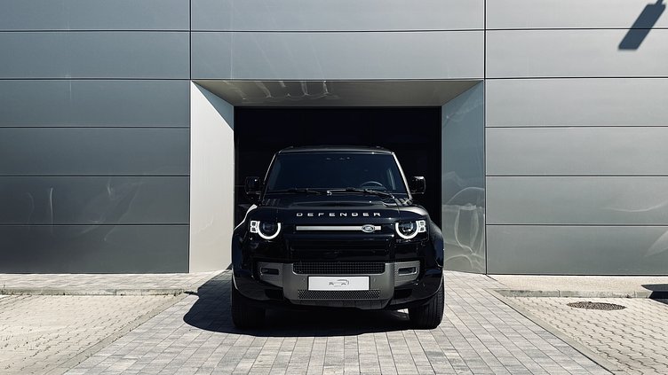 2025 SKLADOVÉ VOZIDLÁ Land Rover Defender 110 Santorini Black D250 MHEV D250 X-Dynamic SE