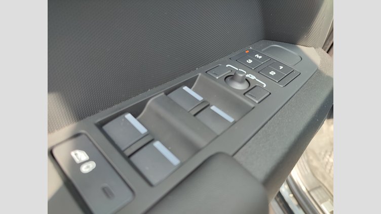 2025 Approved/Jazdené Land Rover Defender 130 Santorini Black 4x4 5.0 V8 P500 A/T AWD