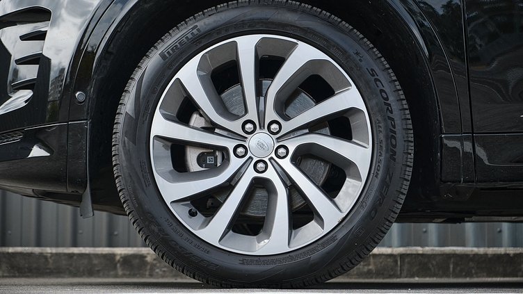 2024 Approved Land Rover Discovery Sport Santorini Black P250 Dynamic SE