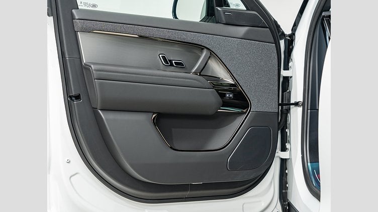 2025 認定中古車 Land Rover Range Rover Sport フジホワイト P550eプラグインハイブリッド（ガソリン） スタンダードホイールベース Dynamic SE