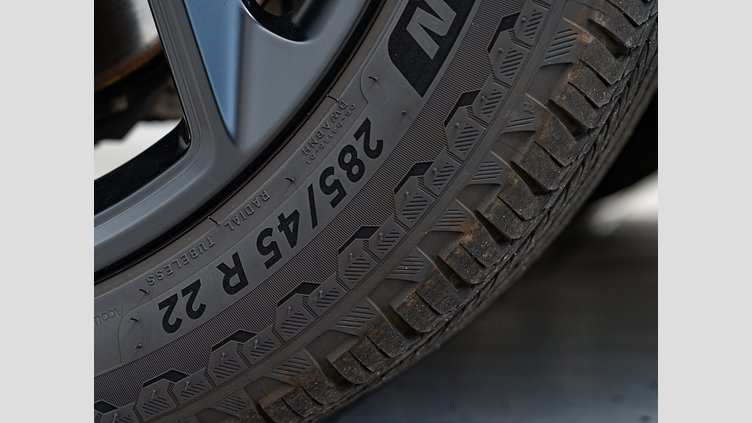 2025 認定中古車 Land Rover Range Rover Sport フジホワイト P550eプラグインハイブリッド（ガソリン） スタンダードホイールベース Dynamic SE