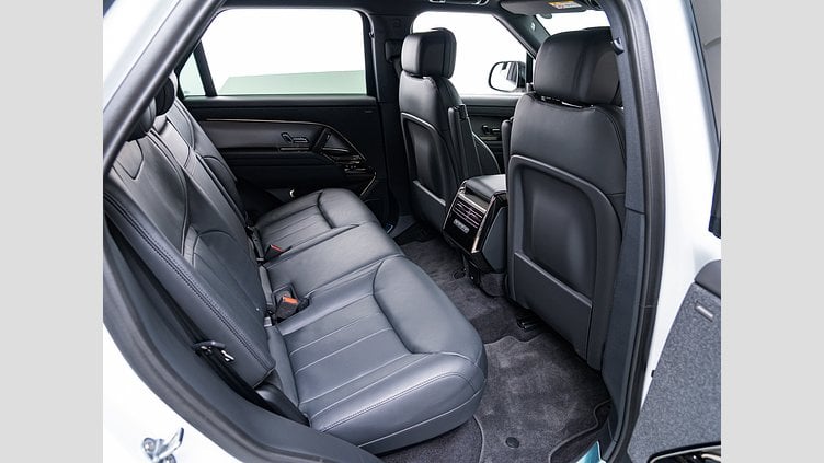 2025 認定中古車 Land Rover Range Rover Sport フジホワイト P550eプラグインハイブリッド（ガソリン） スタンダードホイールベース Dynamic SE