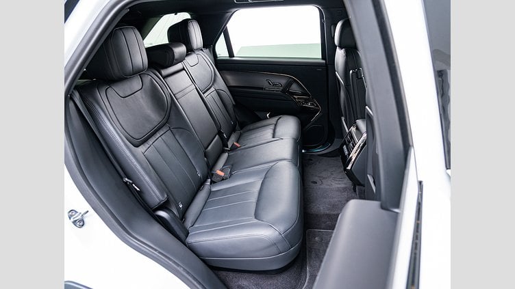 2025 認定中古車 Land Rover Range Rover Sport フジホワイト P550eプラグインハイブリッド（ガソリン） スタンダードホイールベース Dynamic SE