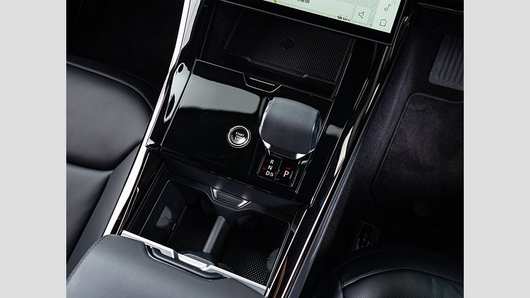 2025 認定中古車 Land Rover Range Rover Sport フジホワイト P550eプラグインハイブリッド（ガソリン） スタンダードホイールベース Dynamic SE