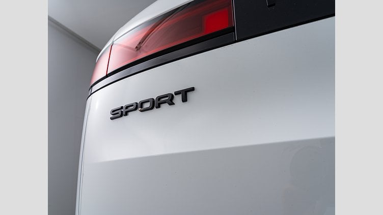 2025 認定中古車 Land Rover Range Rover Sport フジホワイト P550eプラグインハイブリッド（ガソリン） スタンダードホイールベース Dynamic SE