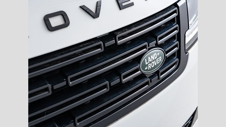 2025 認定中古車 Land Rover Range Rover Sport フジホワイト P550eプラグインハイブリッド（ガソリン） スタンダードホイールベース Dynamic SE