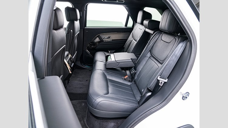 2025 認定中古車 Land Rover Range Rover Sport フジホワイト P550eプラグインハイブリッド（ガソリン） スタンダードホイールベース Dynamic SE